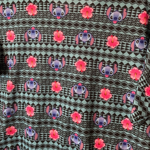 Disney Stitch Short Sleeve Tee design with Stitch’s Face and flowers, Size Large - Picture 2 of 4